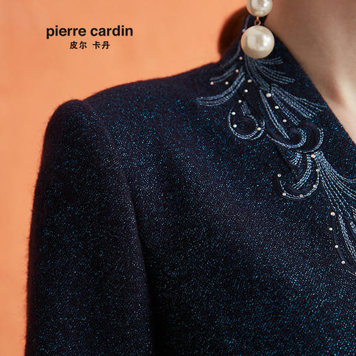 皮尔卡丹女装冬季新款蓝色V领绣花收腰连衣裙P0426DL13L0
 商品图3