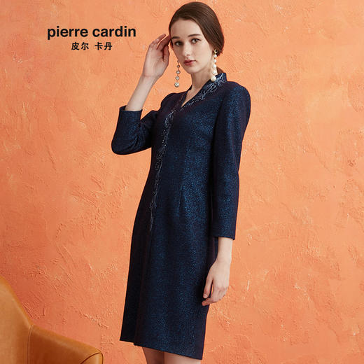 皮尔卡丹女装冬季新款蓝色V领绣花收腰连衣裙P0426DL13L0
 商品图1