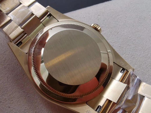 新款劳力士 36mm 星期日志型（DAY-DATE）字面:盘面采用R天然孔雀石 商品图5