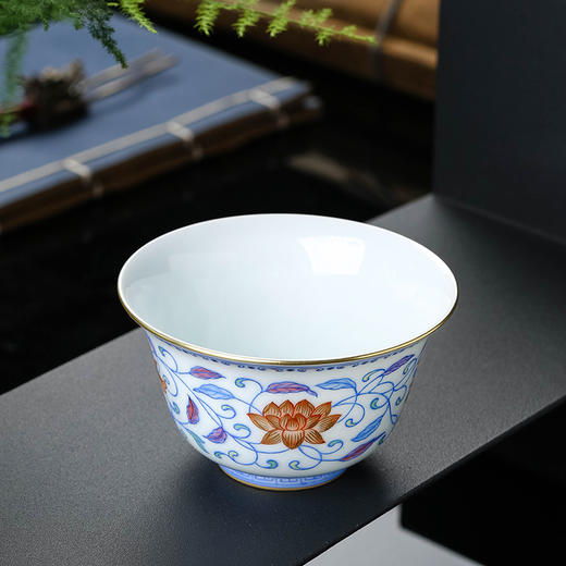 宝瓷林蓝料珐琅彩花卉杯 商品图4