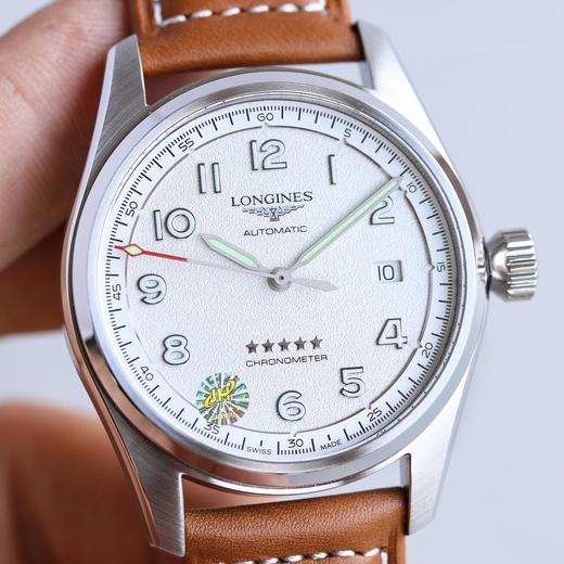 浪琴Longines先行者运动系列 L3.810.4.93.0男士腕表登场！
主要卖点:
1.腕表尺寸40mx10m 佩戴舒适且贴合手腕！ 商品图4