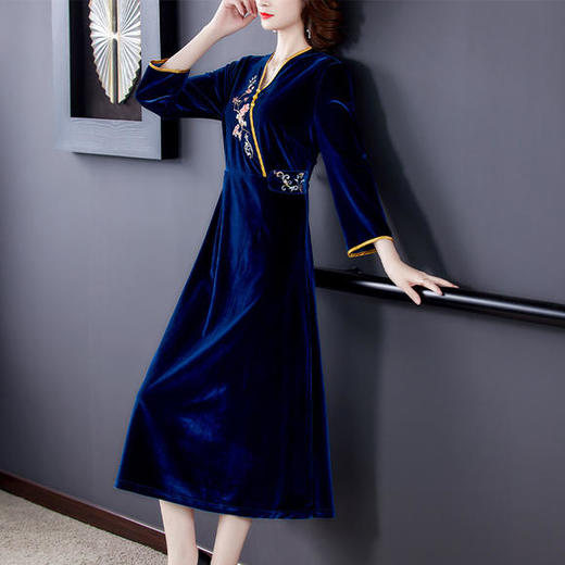 AHM-yslg8368新款时尚气质金丝绒连衣裙 商品图2