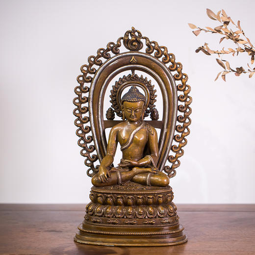 清 铜背光释迦摩尼佛像