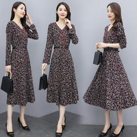 WZNH-XMRS2079秋冬打底长袖V领过膝中长款气质常规显瘦连衣裙