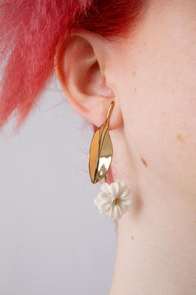 北京仓丨ANDRES GALLARDO-Daisy Stem Earrings-雏菊花叶 耳环［西班牙设计师］