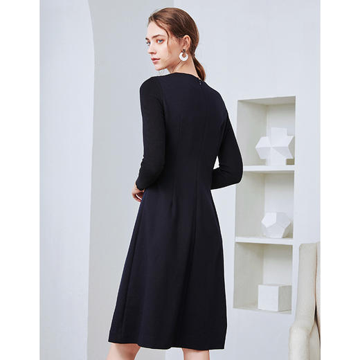 EITIE爱特爱冬季新款气质纽扣装饰褶皱收腰显瘦收腰连衣裙女6007757 商品图4