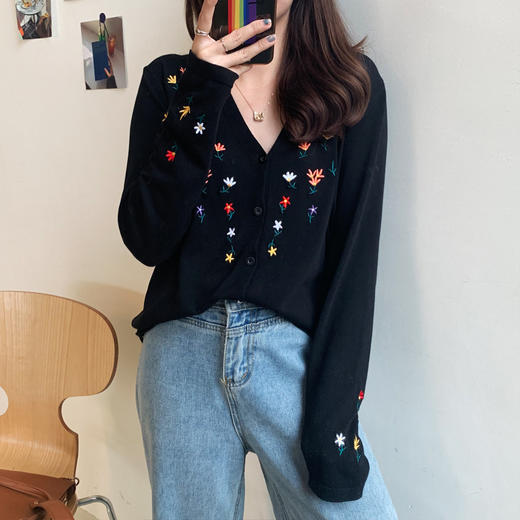 刺绣针织开衫长袖V领上衣 大码胖mm宽松显瘦打底衫秋装女外套 商品图0