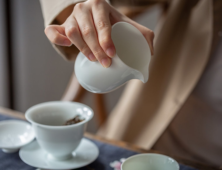 有时候,喝茶就是一件存真求简的事情,器精而全,心静无杂.