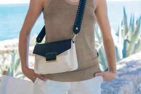 芙丽芙丽/Folli Follie 时尚黑色方形手表