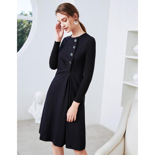 EITIE爱特爱冬季新款气质纽扣装饰褶皱收腰显瘦收腰连衣裙女6007757 商品图3