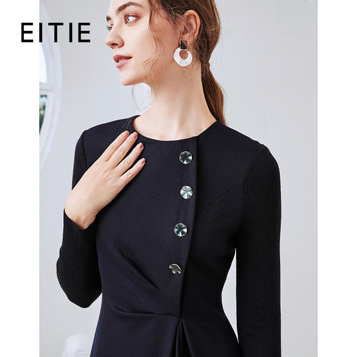 EITIE爱特爱冬季新款气质纽扣装饰褶皱收腰显瘦收腰连衣裙女6007757 商品图0