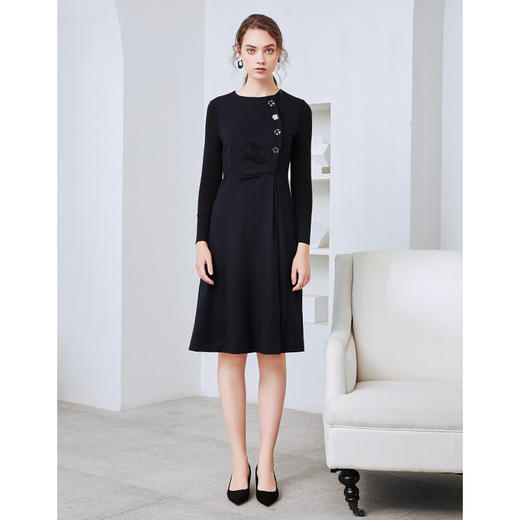 EITIE爱特爱冬季新款气质纽扣装饰褶皱收腰显瘦收腰连衣裙女6007757 商品图2