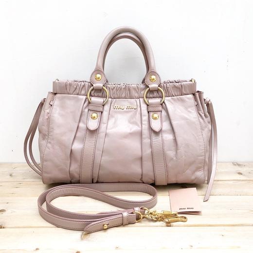 miumiu缪缪裸粉色褶皱手提包