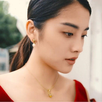 2楼翡拉拉复古珍珠耳钉 款号12AU117107  吊牌价429  现价386 商品图2