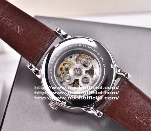 原厂老鼠货，支持专柜验货的，阿玛尼Armani 163000
型号：Ar1982
表壳：316L精钢
机芯：日本西铁城
表镜：强化矿物质玻璃
表带：进口牛皮
表扣：针扣
尺寸：43*11mm 商品图7