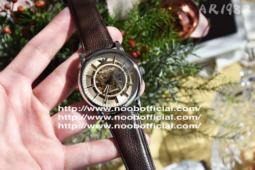 原厂老鼠货，支持专柜验货的，阿玛尼Armani 163000
型号：Ar1982
表壳：316L精钢
机芯：日本西铁城
表镜：强化矿物质玻璃
表带：进口牛皮
表扣：针扣
尺寸：43*11mm 商品图2
