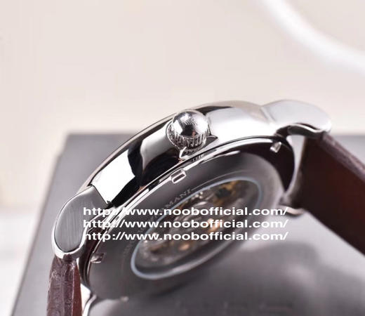 原厂老鼠货，支持专柜验货的，阿玛尼Armani 163000
型号：Ar1982
表壳：316L精钢
机芯：日本西铁城
表镜：强化矿物质玻璃
表带：进口牛皮
表扣：针扣
尺寸：43*11mm 商品图8