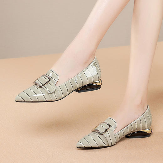 KBY-DTNA9-6秋季新品粗跟尖头深口单鞋真皮大码时尚舒适中跟女鞋 商品图0