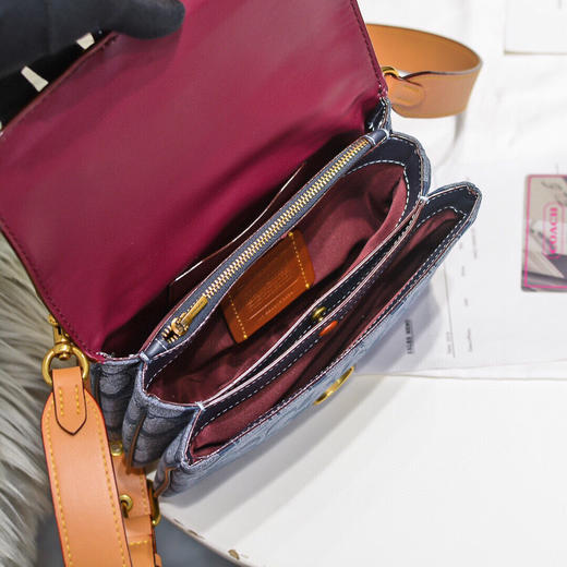 秋冬特价💰570 Coach蔻驰CHAMBRAY RILEY 22号顶部手柄手袋3630 午夜蓝色，面料手感细腻且轻盈透气。 商品图7