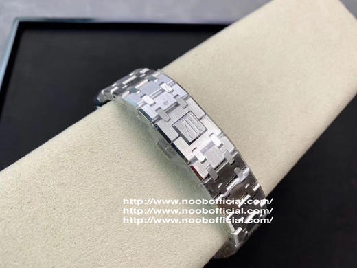 OM🔥V2🔥版来袭：爱彼皇家橡树26331计时系列 所有功能及位置均与原版一模一样，技术突破4大看点
【1】自主研发6时位走秒带日期2385机芯 日历盘上浮新亮点没有之一 商品图4