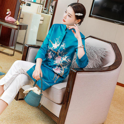 OG-99549秋冬新款女士小立领名族风刺绣上衣 商品图1