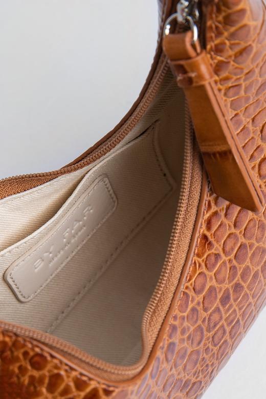 By Far 白色/奶绿色/焦糖棕色BABY AMBER鳄鱼纹月牙包 商品图8