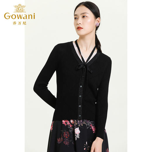 【两色可选】乔万尼早秋新款针织开衫女大V领收腰显瘦精致薄款舒适小开衫ES3M602 商品图4