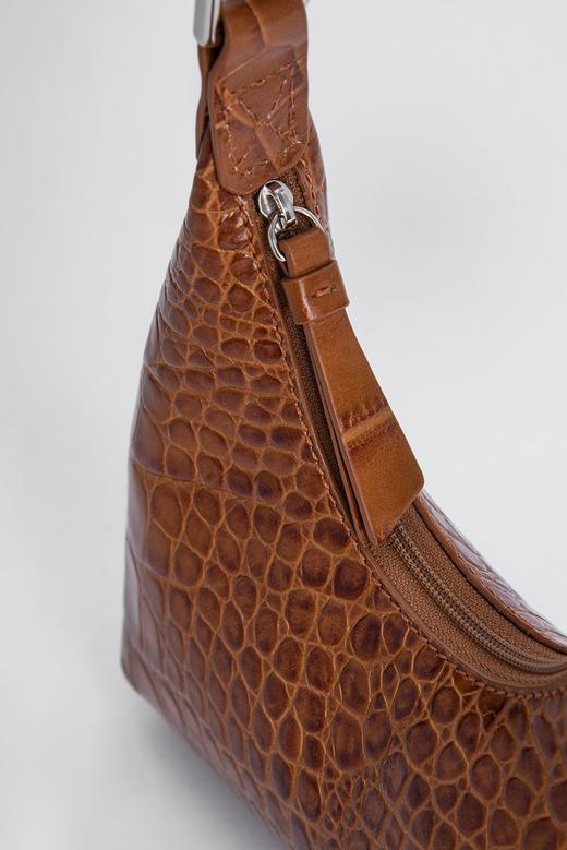 By Far 白色/奶绿色/焦糖棕色BABY AMBER鳄鱼纹月牙包 商品图7