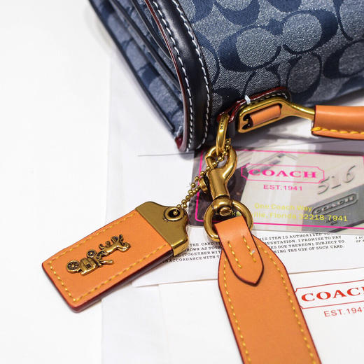 秋冬特价💰570 Coach蔻驰CHAMBRAY RILEY 22号顶部手柄手袋3630 午夜蓝色，面料手感细腻且轻盈透气。 商品图4