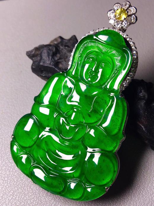 不议退翡翠高冰绿大观音吊坠无暇满绿辣色色泽鲜艳大件桩厚