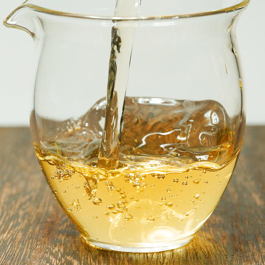 12月6日中午12点【黄票】2025年云南普洱生茶临沧茶区古树纯料茶叶，357克/饼 商品图1