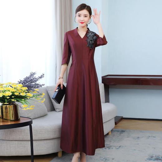 AHM-mdnz5383新款时尚优雅气质收腰显瘦V领七分袖长款连衣裙 商品图2