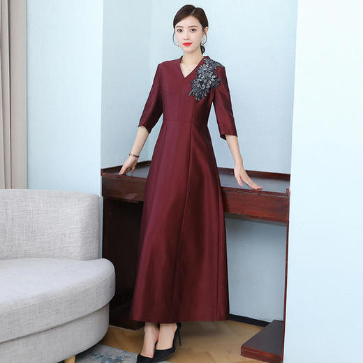 AHM-mdnz5383新款时尚优雅气质收腰显瘦V领七分袖长款连衣裙 商品图3