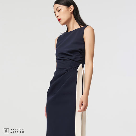 【蓝调多瑙河】AtelierMissLu设计师褶皱藏蓝微光泽修身连衣裙/0000465D 商品图0