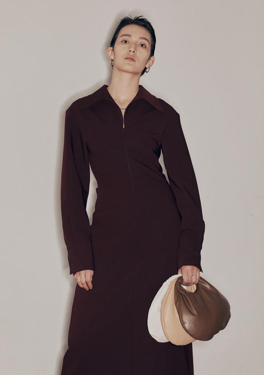 Low Classic 乳白色/棕色/裸色链条蛋型手提包 商品图0