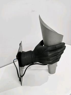 意大利中古1991年手型壁灯一对 岩灰色