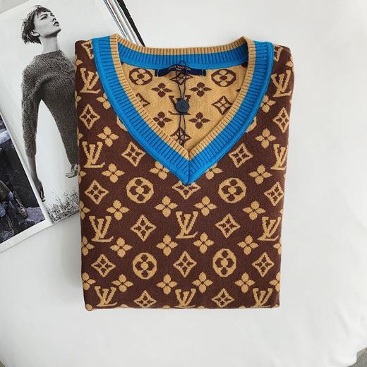 点此购买 lv女款老花v领拼色针织毛衣 莲160967