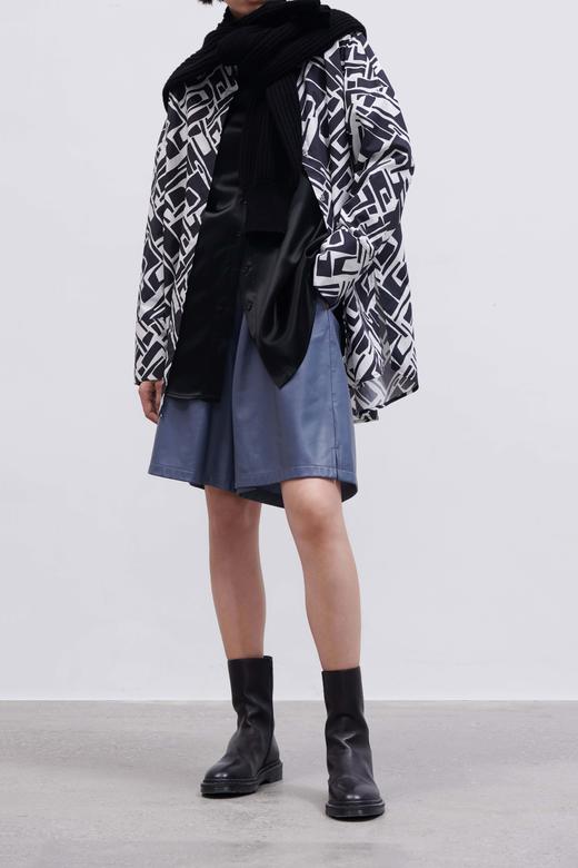 HIDEMI “我们做印花”特殊纸感几何桌椅剪影式印花廓形衬衫 商品图10