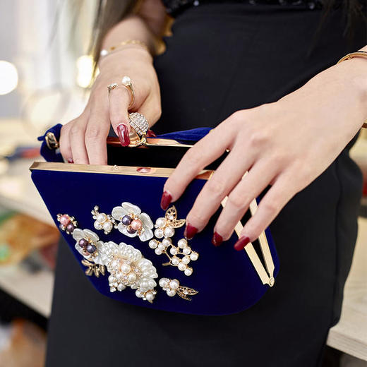 CZGY1661-4新款时尚名媛气质绒面花朵宴会包 商品图3