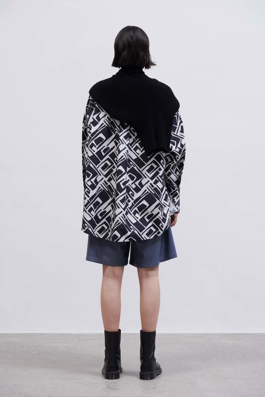 HIDEMI “我们做印花”特殊纸感几何桌椅剪影式印花廓形衬衫 商品图9