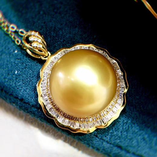 轻奢时尚18k金镶嵌t方钻天然南洋金珠吊坠款式轻奢时尚佩戴尽显高贵