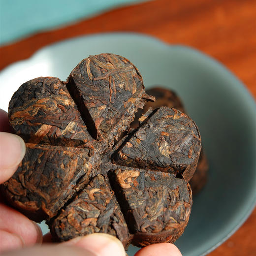 伴手茶礼 2020新品 六出纷霏 普洱熟茶 六瓣茶礼 一瓣一泡  6*30克/盒 天威德成出品 商品图3