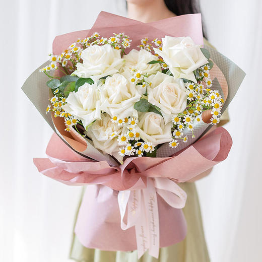 浪漫约定-8朵白玫瑰洋甘菊混搭精美小清新花束送女朋友老婆生日告白
