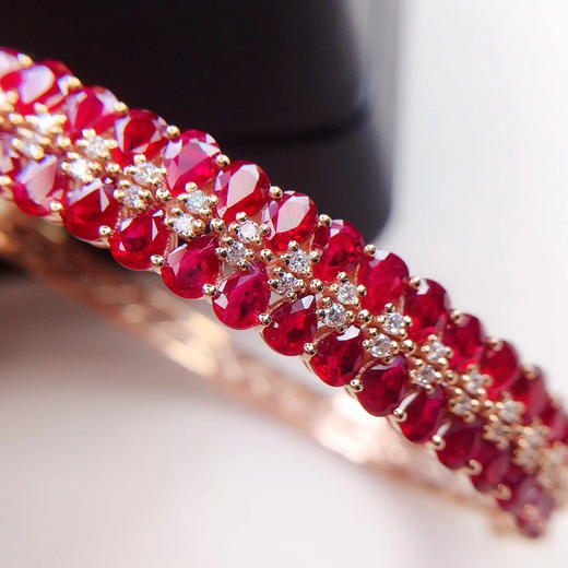 【红宝石手镯】天然红宝石手镯 18k金镶嵌钻石 主石:8克拉 钻石:46颗