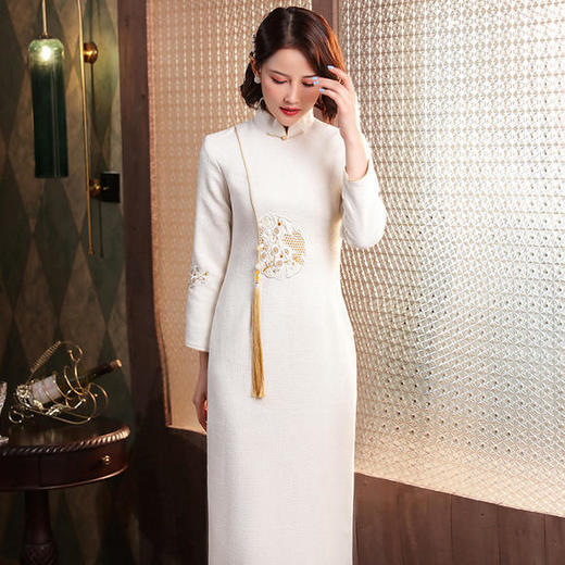 XGT-Q2411古典绣花改良毛呢混纺中长款旗袍 商品图1