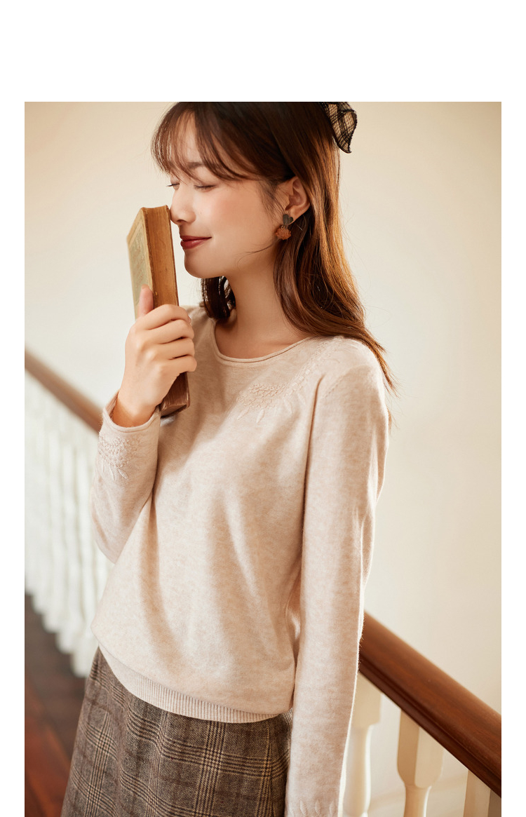 茵曼毛衣女宽松外穿2020冬季新款甜美绣花套头圆领纯色休闲针织衫