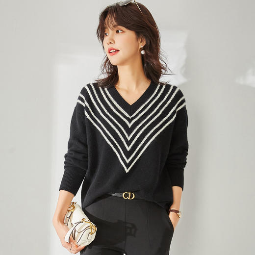 10025欧丝璐20秋冬新款大v领法式优雅鸡心领纯羊绒衫针织衫套头女