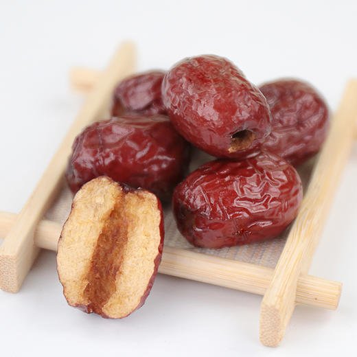 001秒真空油浴脱水 约7斤生枣做1斤脆枣 一箱大概9袋