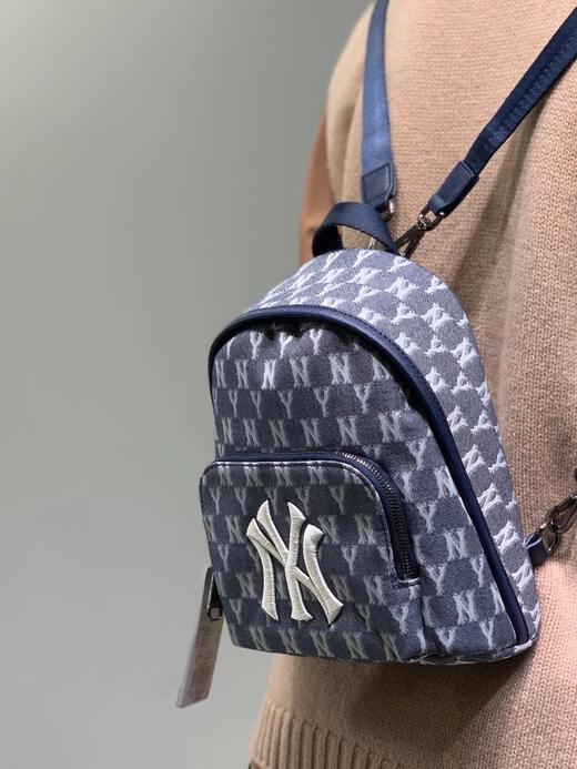 点此购买 mlb男女款老花牛仔蓝双肩包 十一161691