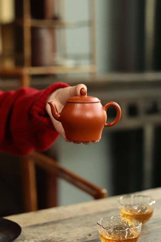 紫砂壶 宫灯 原矿降坡泥 150cc 球孔 卢银霞 制